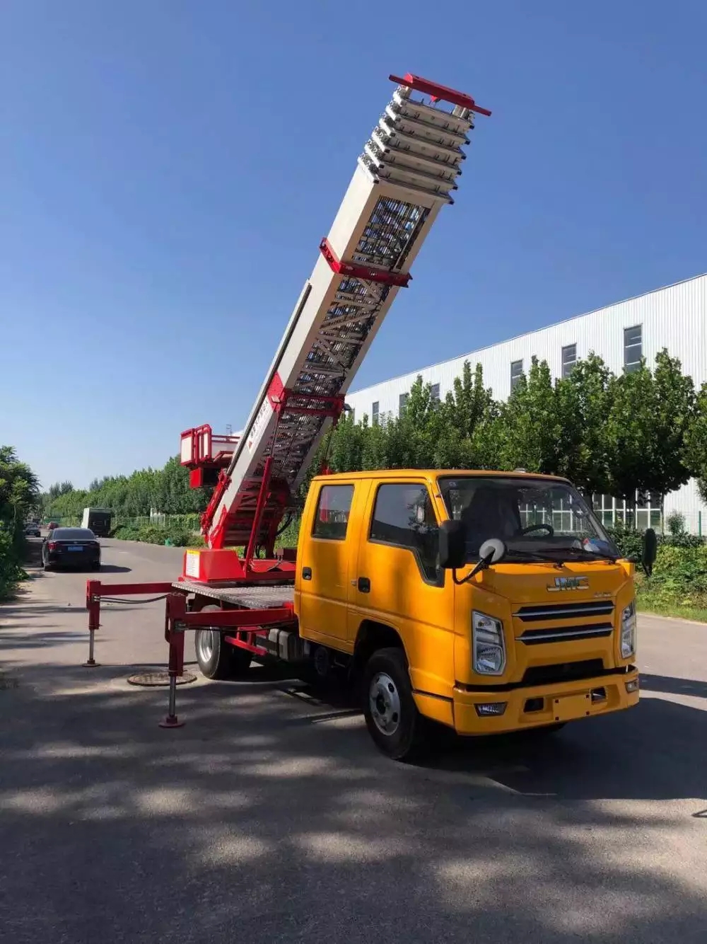 高石碑镇附近的云梯车出租服务：轻松解决高空作业需求